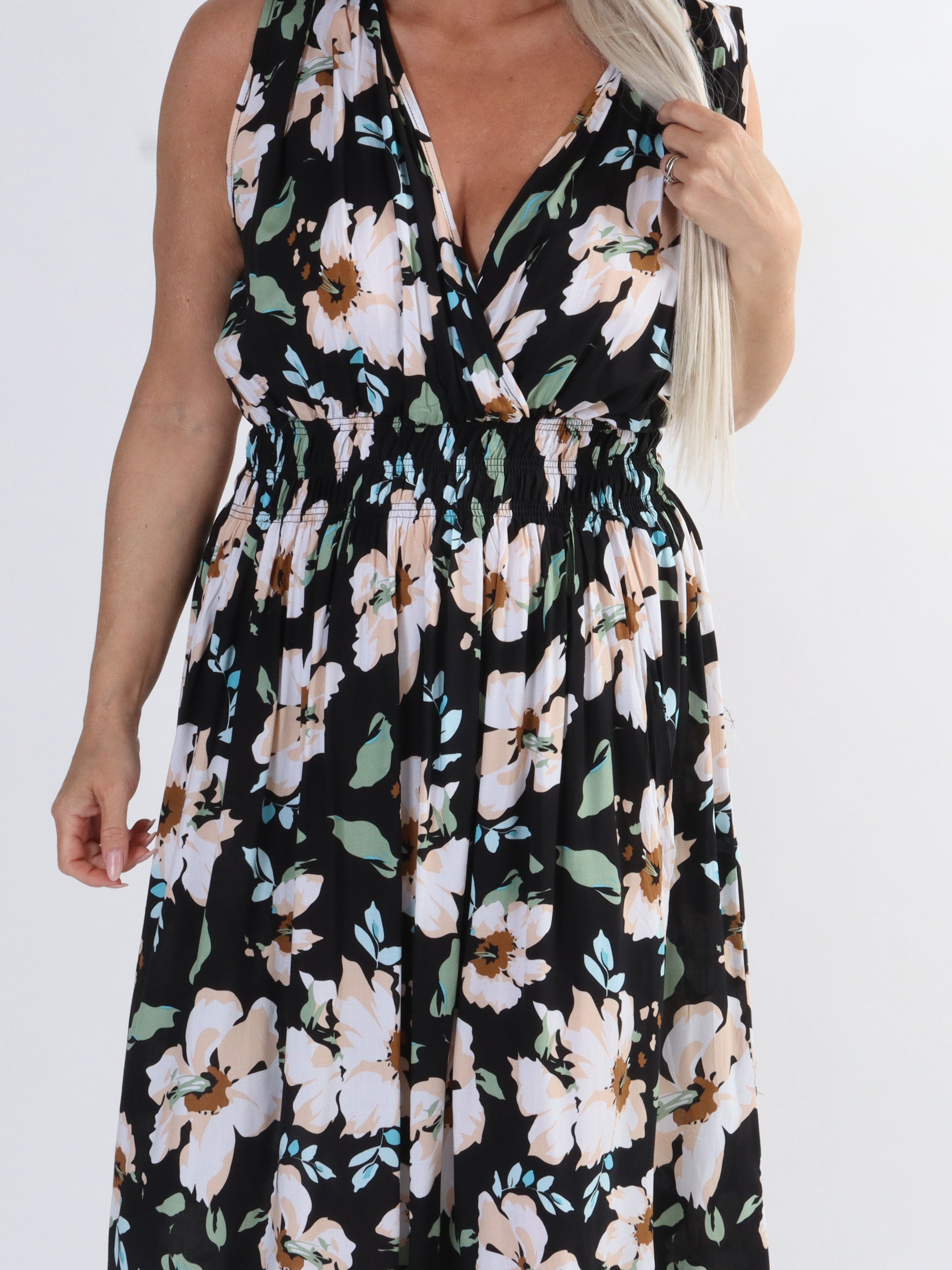 Izzy - Söt sommarklänning i plus size bomull med elastisk midja